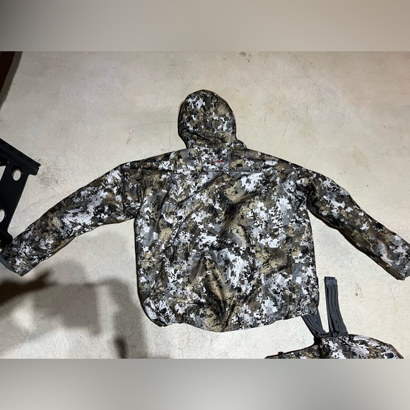 SITKA HUNTING SUIT - Picture 14 of 16